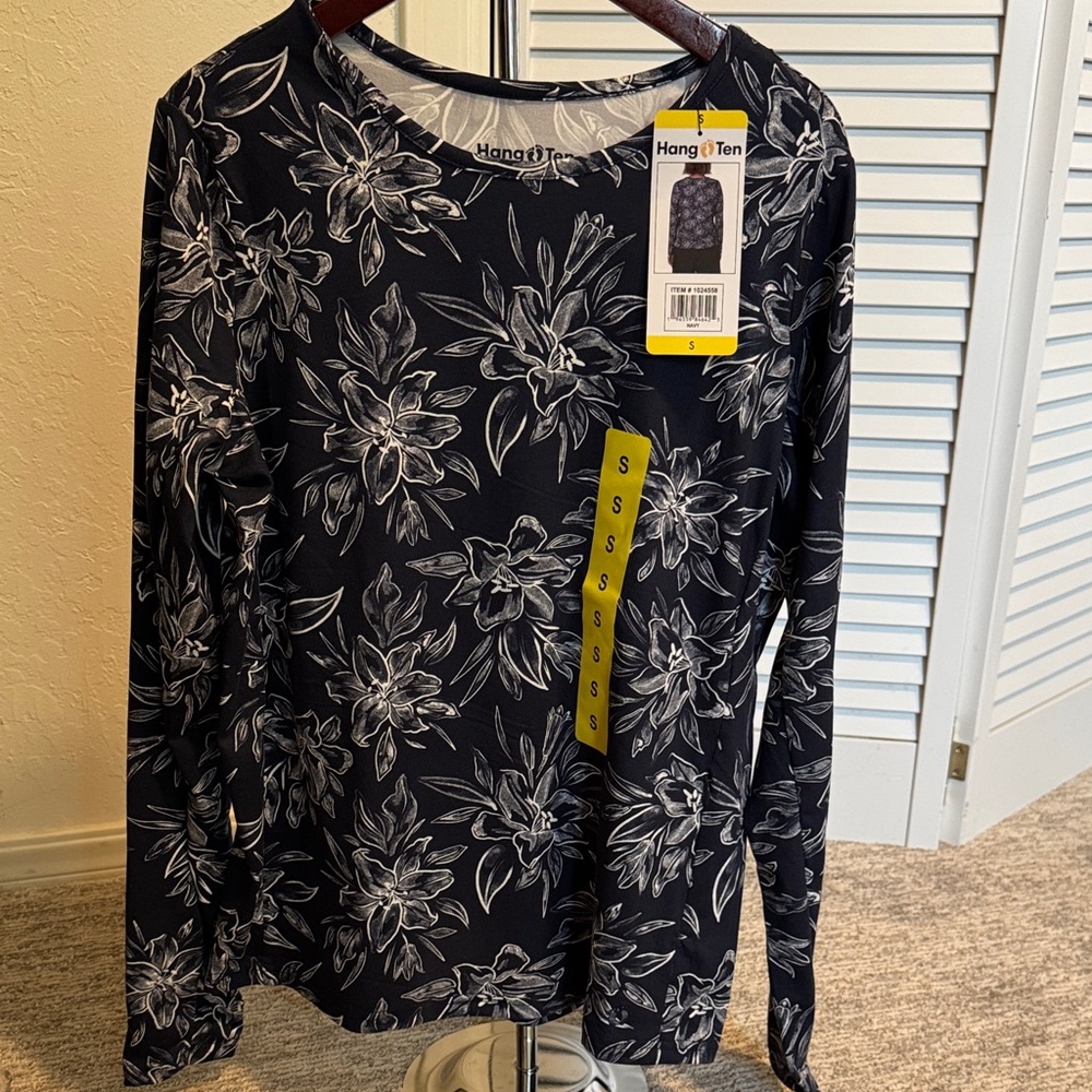 Hang Ten Women's Blue and White Floral UV Blouse